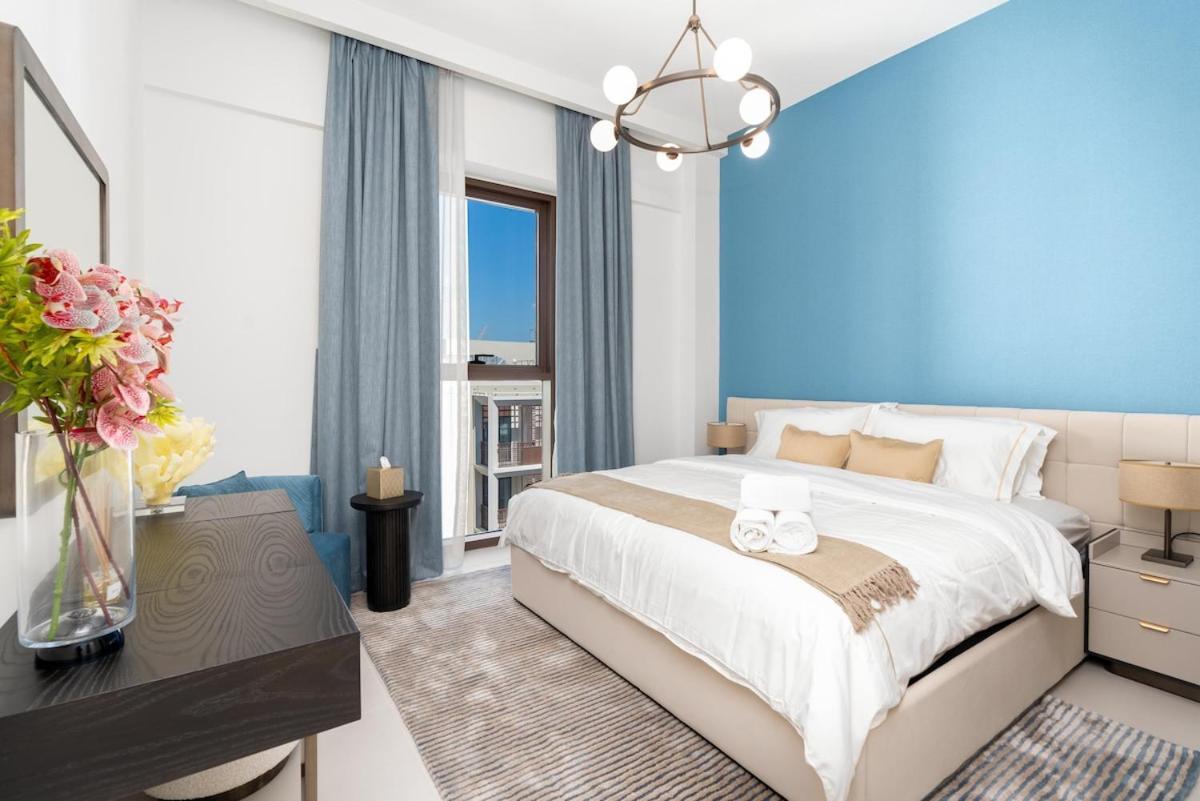 Apartment 2br Burj Khalifa View In With Access *