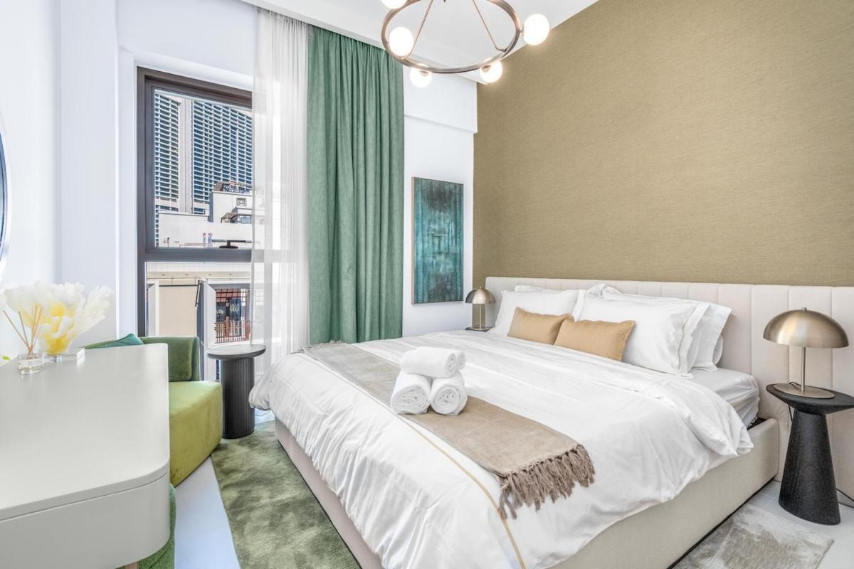 2br Burj Khalifa View In With Access *